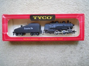 Tyco Shifter II Santa Fe Lighted Model Train, HO Scale - Picture 1 of 11