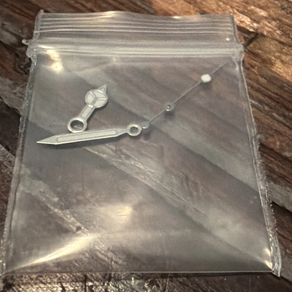 Seiko Mod — набор белых стрелок для Seiko NH35, NH36,7s26,7s36 и SKX007  - Изображение 1 из 1