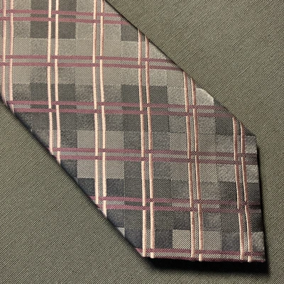 GEOFFREY BEENE Tie Men’s 100% Silk Geometric Pink Gray Check 3-5/8”x 57" - Image 1 of 4