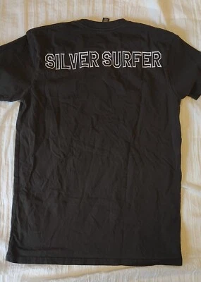 Camiseta Avengers Silver Surfer Vintage Parche Logo Negra Talla M AS Color Foto 1 de 4