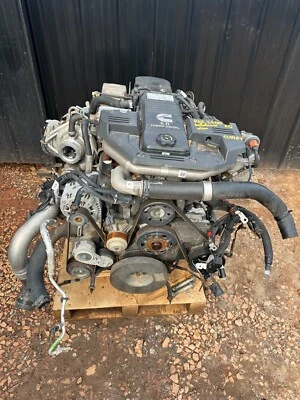 Dodge Ram 5500 2020 conjunto de motor Cummins 6,7 L 6 cilindros 6 L Foto 1 de 4