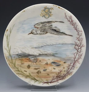 PLACA DE PÁJARO DE PORCELANA DE HAVILAND PINTADA A MANO TEMA DE PLAYA 9" ANTIGUA 1889 FECHADA - Imagen 1 de 6