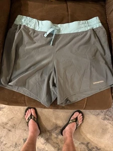 Pantaloncini donna Patagonia nove sentieri - Foto 1 di 5
