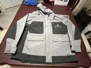 BlacktipH Giacca da Pesca Uomo 2XL Grigio Frogg Toggs con Cappuccio Antipioggia Impermeabile - Foto 1 di 6