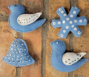 Filz Weihnachtsschmuck blau & weiß, handgefertigte Tauben, Glocke & Schneeflocke  - Bild 1 von 13