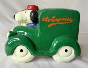 Banco de monedas verdes de cerámica de colección 1966 UFS United Feature Snoopy THE EXPRESS - Imagen 1 de 8