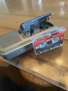 Sony MicroCassette Tape Voice Recorder (M-570V/SC) +cassette+2 AAA new batteries - Picture 1 of 5