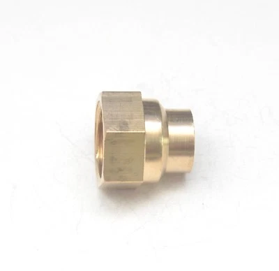 1/2" - 1/4" Female BSP British Brass Fitting Reducer Pipe Coupling  - Image 1 of 4