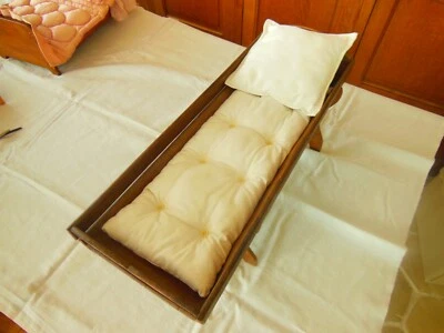 Lit berceau de poupée en bois avec sa garniture - Photo 1/3