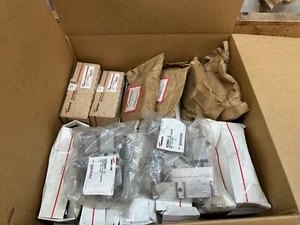 SET BESTEHEND AUS 25 42396A-2 ANDREW COMMSCOPE 1-5/8 ZOLL KABELAUFHÄNGER-KIT (10 PRO KIT) - Bild 1 von 1
