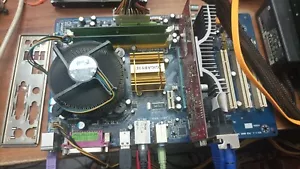 Gigabyte GA-P31-ES3G socket 775 + Intel E6550 + 2gb ddr2+ I/O shield - Picture 1 of 5
