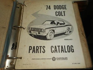 1974 DODGE COLT Parts Catalog Shop Service Repair Handbook 3 Ring Binder OEM - Foto 1 di 12