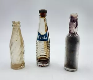 3 Vintage Miniatur - Fanta Orange Soda Flasche mit Kappe, Cola Wirbel & Unbekannt - Bild 1 von 10