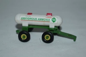 Ertl 1:64 John Deere Anhydrous Ammonia Tank & Trailer - Picture 1 of 3