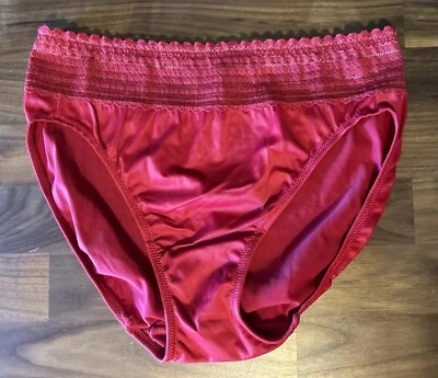 Calcinha Warner's No Muffin Top Hipster Tamanho Médio Vermelha Sem Apertar Sem Problema - Imagem 1 de 4