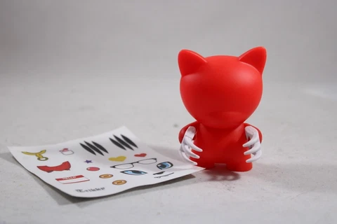 KidRobot Munnyworld DIY Trikky 4" Vinyl Red do it yourself Munny World Cover
