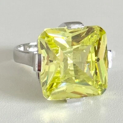925 Sterling Silver Large Chunky Green Peridot Tone CZ Statement Ring Size 8.75 - Image 1 of 4