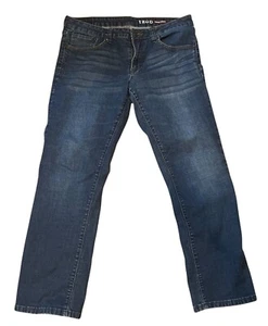 Izod Herren Straight Fit Comfort Stretch Jeans Größe 34x30 Medium Wash Denim - Bild 1 von 5