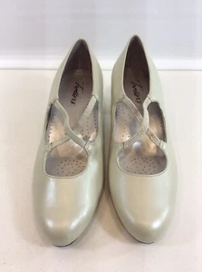 TROTTERS Dancer Shoes Jamie Criss Cross White Ivory Pearl Low Block Heels Sz 7.5 - Picture 1 of 9