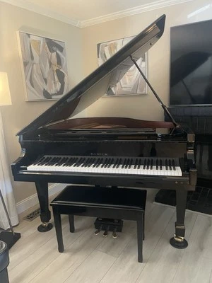 Piano de cola Samick SG-150 bebé ébano pulido Foto 1 de 4