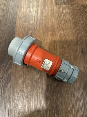 MENNEKES 3821 Industrial Plug 16A 3P+N+earth IP67 - Image 1 of 4