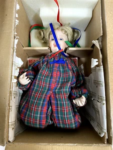 NWB Ashton Drake Trisha Decorating The Tree Christmas Doll with Original Box - Picture 1 of 4