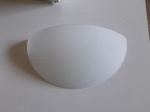 Vetro di ricambio bianco opaco mezzaluna per applique lampada da parete 30x16 cm - Foto 1 di 4