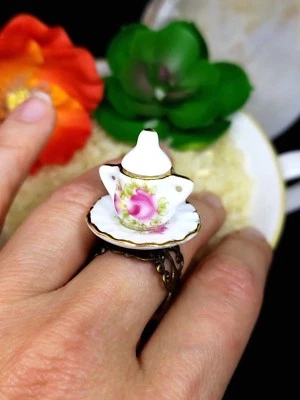 Anillo azucarero de cerámica "Alicia en el país de las maravillas" AJUSTABLE hecho por NKDECOR Foto 1 de 4