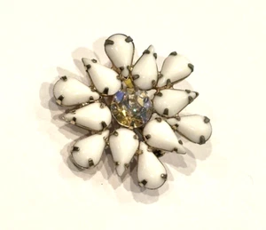 WHITE MILK GLASS FLOWER CLUSTER RHINESTONE STARBURST 1.5" Pin Brooch MCM EUC - Picture 1 of 10