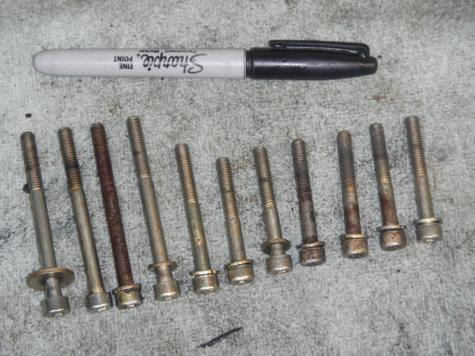 CAJA DE MANIVELA MEDIO DIVISOR PERNOS 1995 ATK 250 LQ Rotax 250LQ Foto 1 de 1