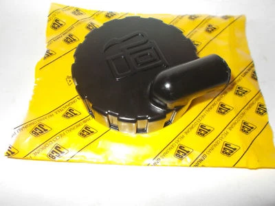 JCB PARTS 3CX - GENUINE DIESEL FUEL CAP WITH 1 KEY - Image 1 of 2