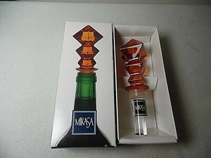 MIKASA GLASS AMBER SCEPTER BOTTLE STOPPER IN ORIGINAL BOX EX CD - Picture 1 of 2