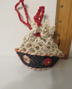 ¡Cesta/bolso/cartera ovalada con cordón para muñeca vintage! ¡Se adapta a tantas muñecas! 3-1/2" de ancho - Imagen 1 de 2