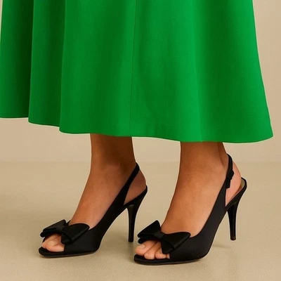 Tacones Stuart Weitzman negros satinados con lazo sin cordones EE. UU. 6,5 Foto 1 de 4