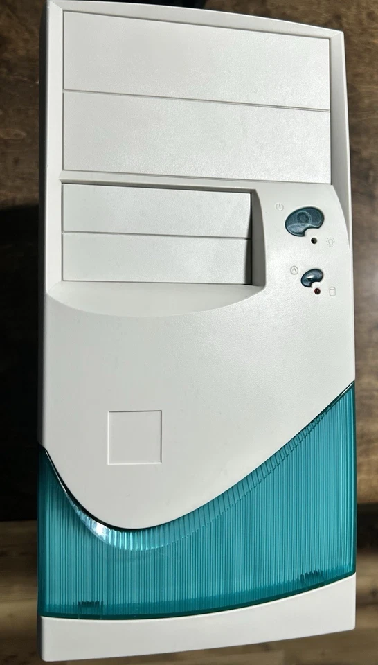 Estuche Genérico para PC Mini ATX-ish Nuevo Antiguo Stock Intacto por Reliquia Conservada en el Tiempo Foto 1 de 4