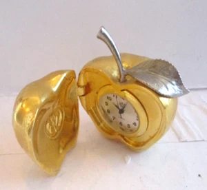 Orologio decorativo in miniatura Apple Clock Waterbury Clock Co. Presentato da Timex - Foto 1 di 4