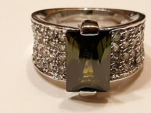 Ring Gr. 6 .925 mit großem dunkelgrünen Stein.  goldfarben - Bild 1 von 9