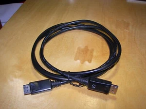 DisplayPort Kabel und USB Kabel - Bild 1 von 16
