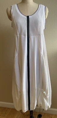 Vestido esportivo MC Planet by Innate feminino tamanho 10 branco azul marinho prata elástico tulipa excelente estado usado - Imagem 1 de 4