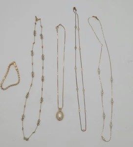 5 Piece Avon Signed Gold Tone Faux Pearl Lot - Picture 1 of 12
