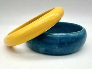 Dos (2) pulseras brazalete vintage - color azul y amarillo - Imagen 1 de 5