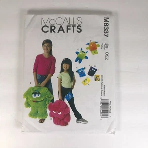 McCall's Crafts M6337 patrón de costura para mochilas monstruo estuches juguetes niños sin cortar - Imagen 1 de 2
