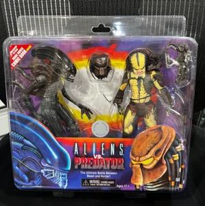 NECA Aliens VS Predator Dark Horse Comics Xenomorph Predator Toys R Us Exclusive - Picture 1 of 4