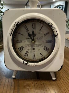 Zimlay Rustic Vintage White And Red Rounded Square White Table Clock 52527 - Picture 1 of 2