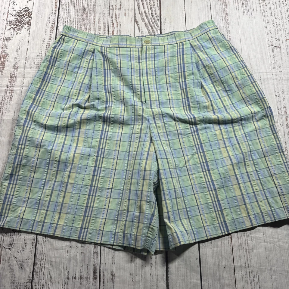 Alfred Dunner Women's Shorts Seersucker SIZE 16 ELASTIC SIDES  BERMUDA - Image 1 of 4