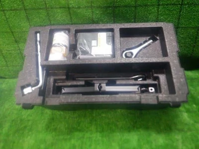 Kit de herramientas DAIHATSU Mira e-s 2018 5BA-LA360S [usado] [PA103622003] Foto 1 de 4