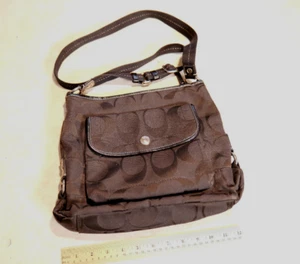 Coach Signature Stoff Umhängetasche schwarz auf schwarz 11x 9,5"" F16550 Vordertasche - Bild 1 von 6