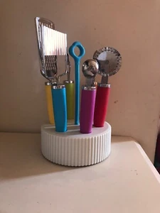 6-teiliges Edelstahl Küchenutensil & Gadget Set mit drehbarem/Halter - Bild 1 von 7