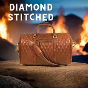 Bolso de fin de semana con textura de cuero cosido con diamantes | con personalización de nombre - Imagen 1 de 22