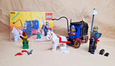 LEGO 6042 Dungeon Hunters 99.9% complete with instruction manual - Image 1 of 4